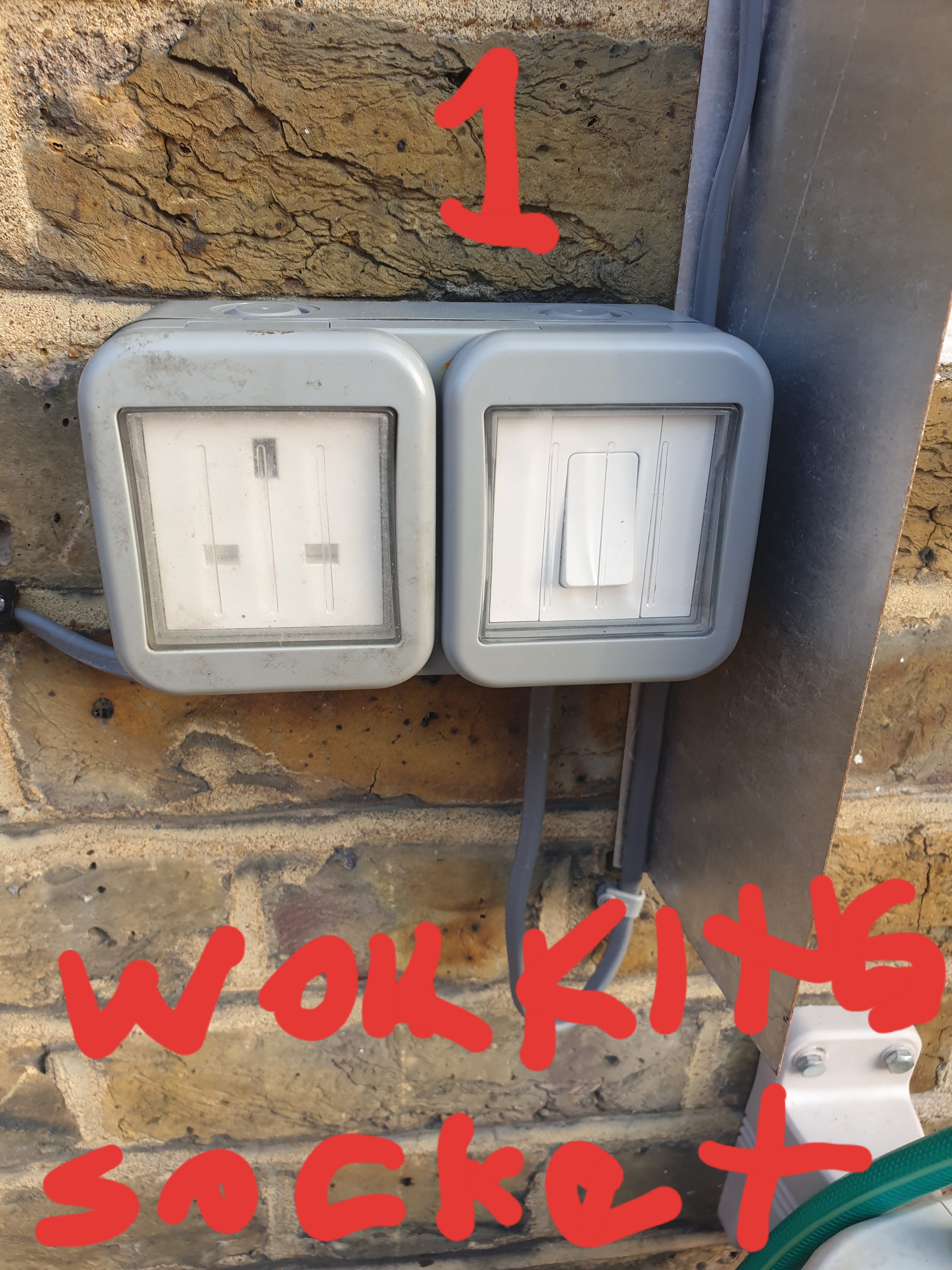 Need help with donestic outdoor light switch wiring 20190515_212223 - EletriciansForums.net