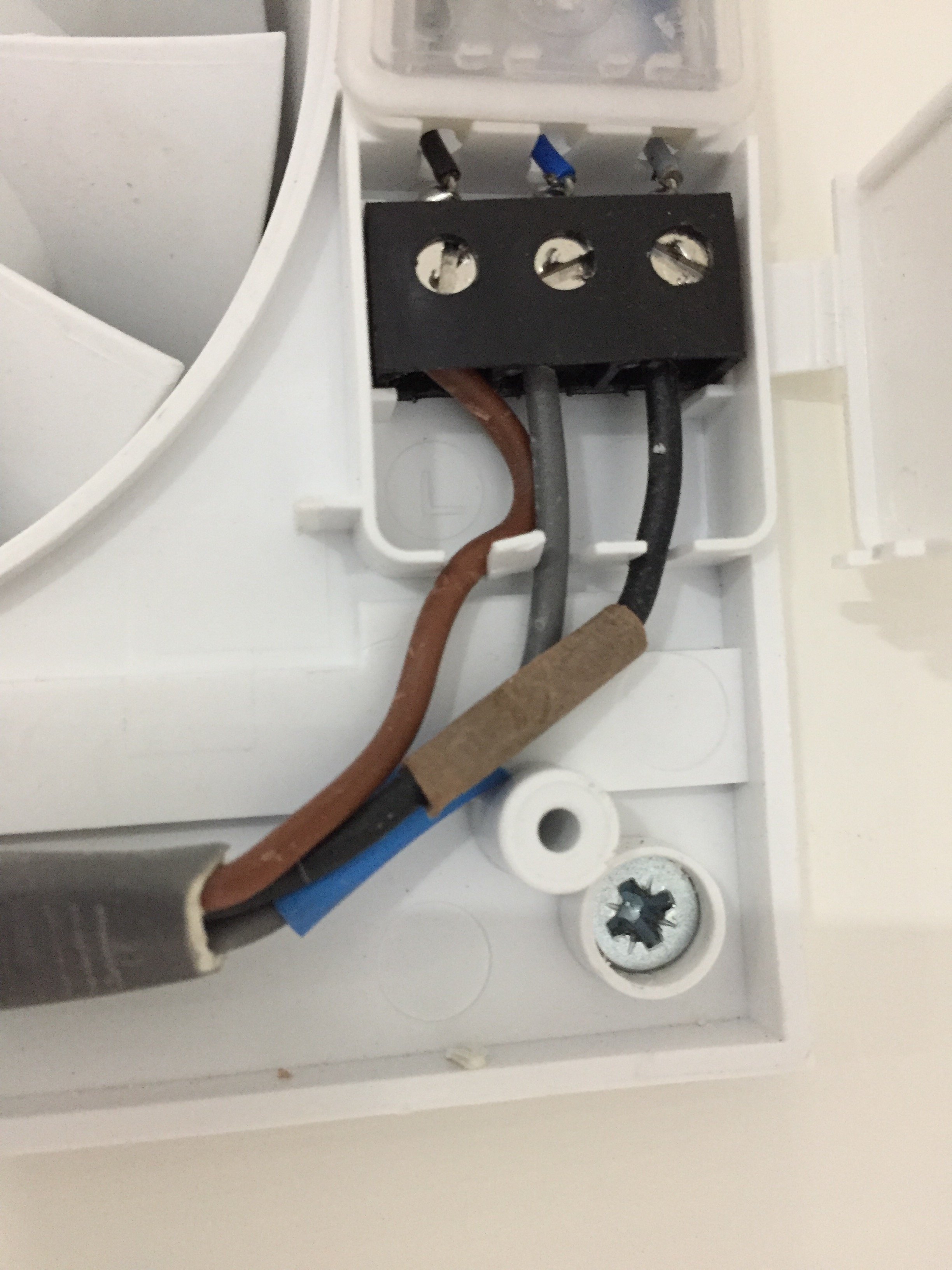 First post and (probably) stupid question on replacing an extractor A2FFB3A8-B17F-4512-B7AA-C3B8B99670AE - EletriciansForums.net