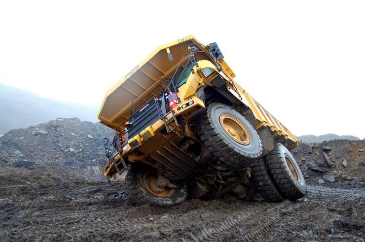 CAT-777-mining-mayhem.jpg
