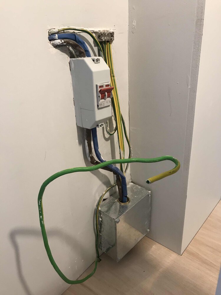 Has my electrician done a bad job? IMG-7875x - EletriciansForums.net