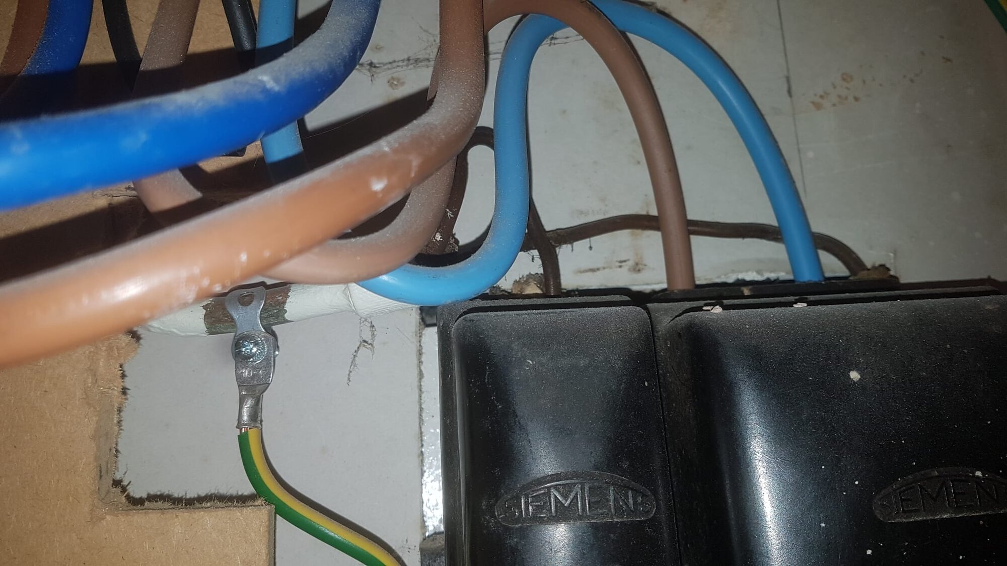 Main fuse detail.jpeg