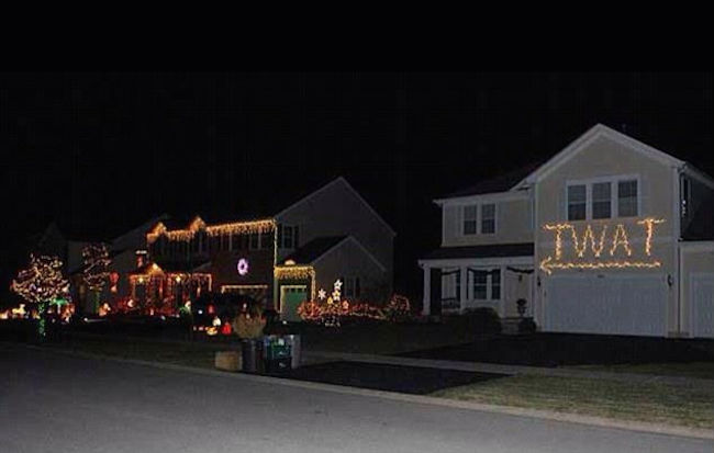 the-best-funny-pictures-of-funniest-christmas-decorations-ever-----.jpeg
