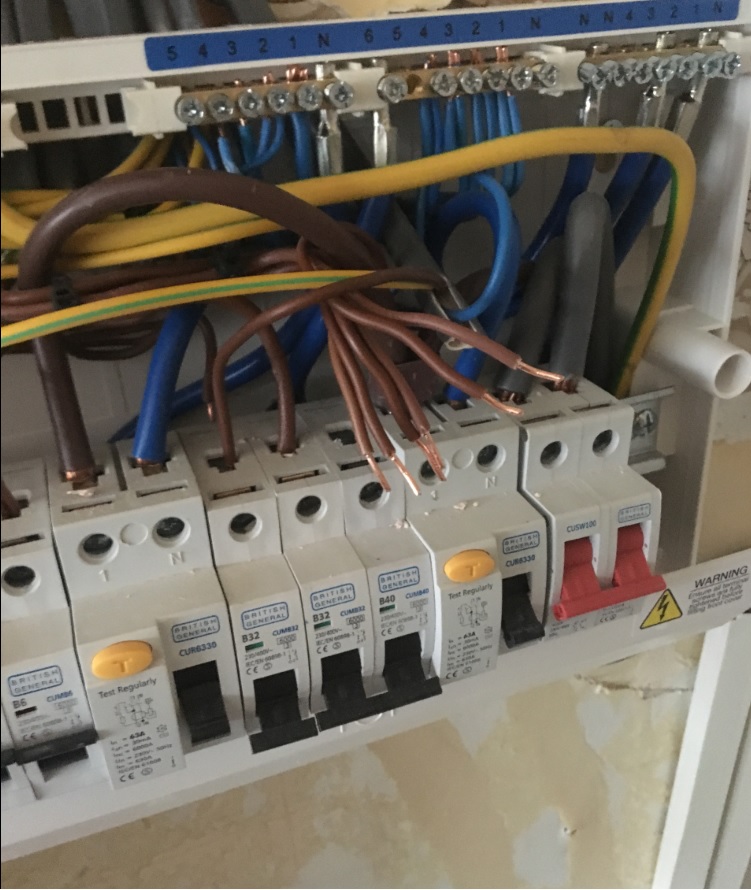 They're actually paying an 'electrician' for this Untitled.jpg b1 - EletriciansForums.net