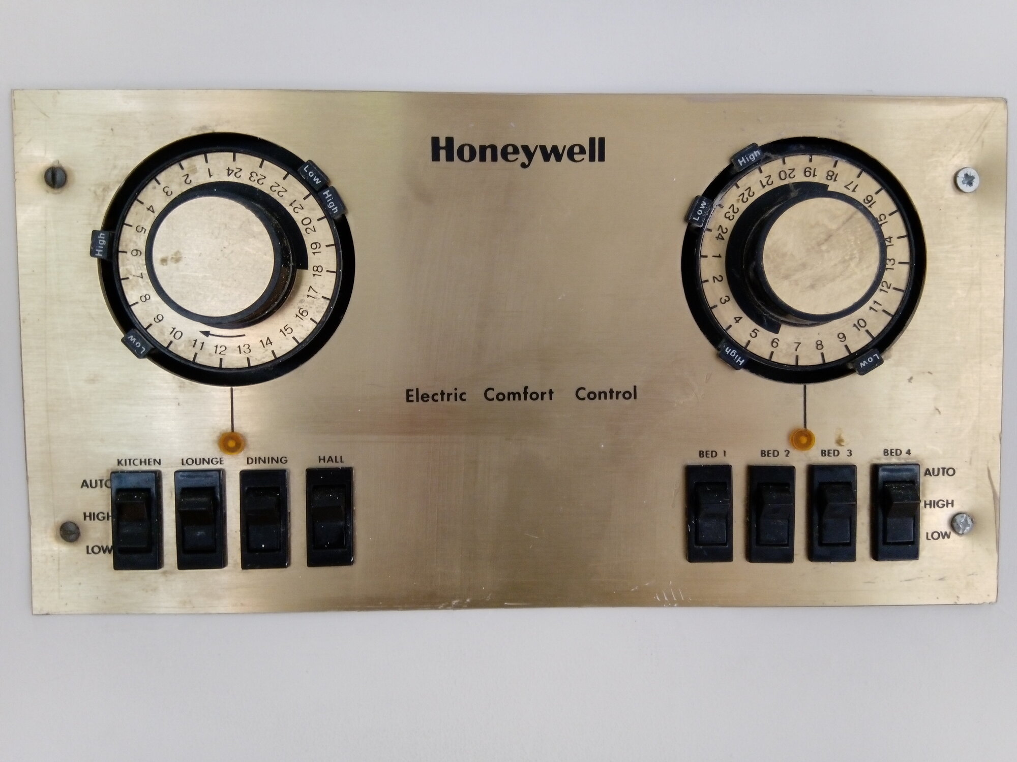 Honeywell panel.jpg
