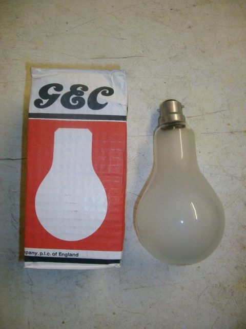normal_Vintage-GEC-220v-150w-Pearl-Light-Bulb-with-BC-Cap.jpg