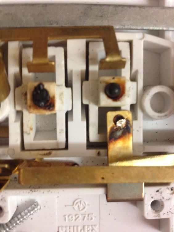 Socket caught on fire - urgent help/advice needed from tenant {filename} | ElectriciansForums.net